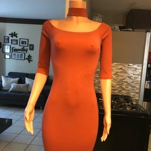 Fitted dress with chocker